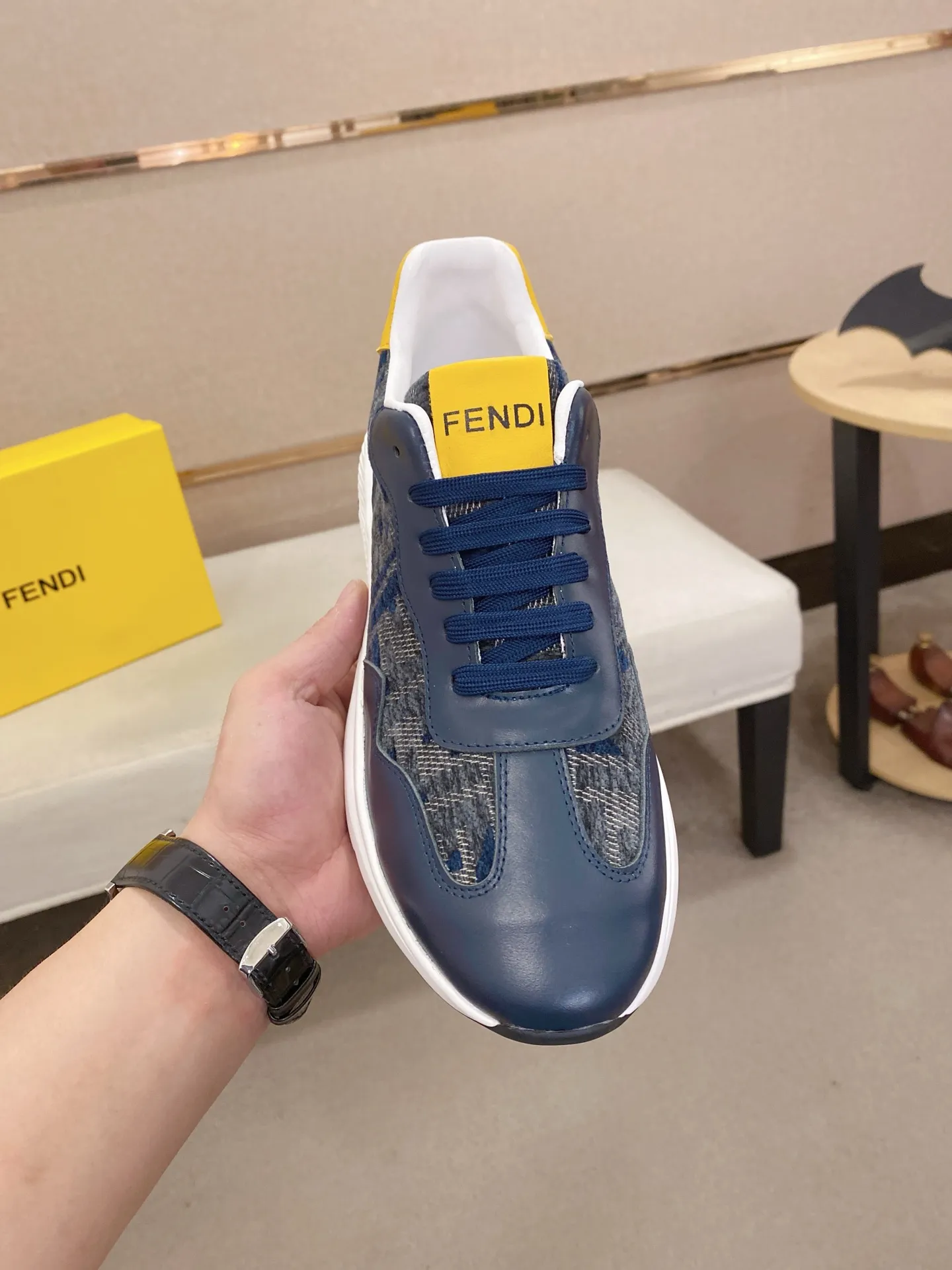 Men's shoes 💰 462💰 (fendi) New style 👊🏻 upper 🇮🇹 imported cowhide fabric 🇩🇪 lining imported sheepskin lining. The original outsole is molded to highlight the identity of every man, and the upper foot is elegant and stable🚶🏻🚶🏻The high-end custom counters reproduce the original version📯No matter the wind or rain, the shoe last remains unchanged and can withstand the verification of time🔍️,🔵 Size: 38-44